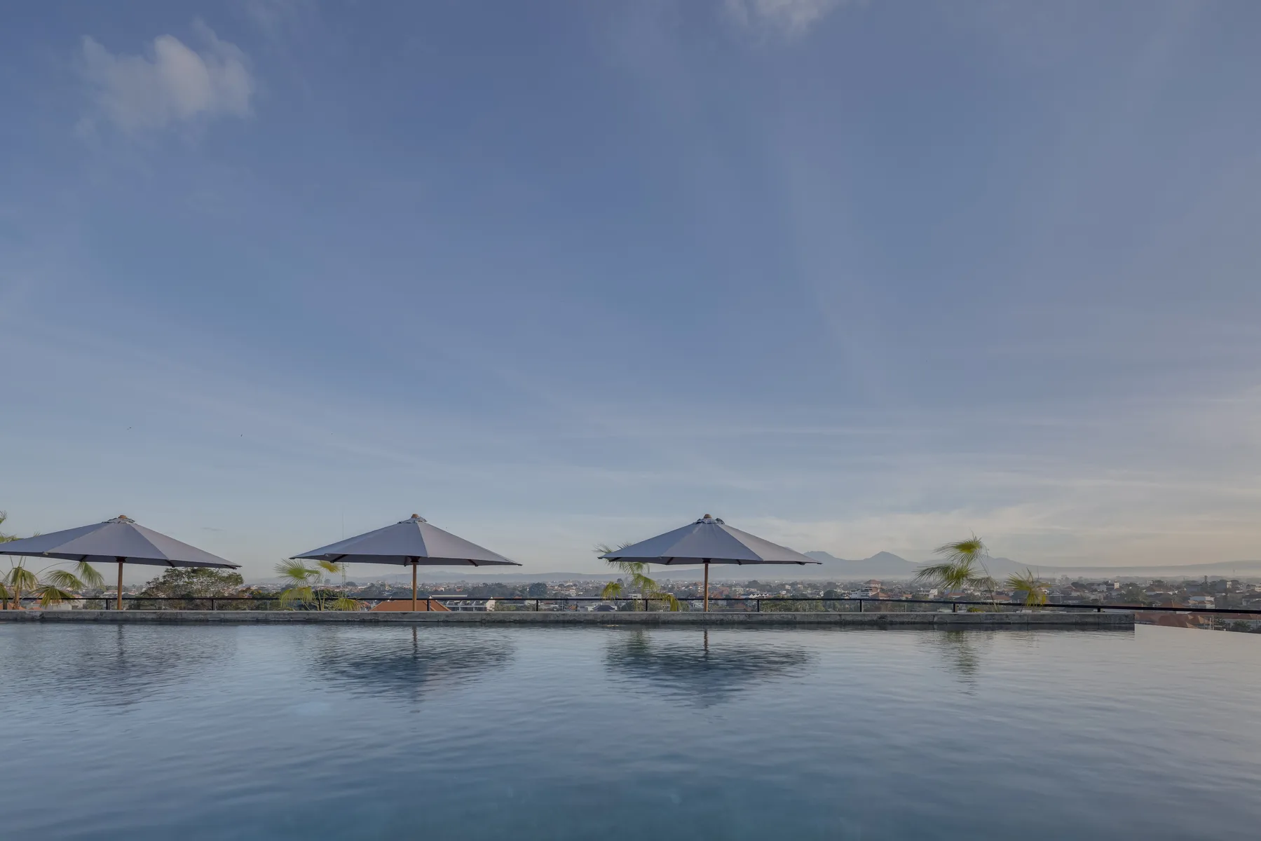 NEXA Apartments Canggu — руфтоп с бассейном